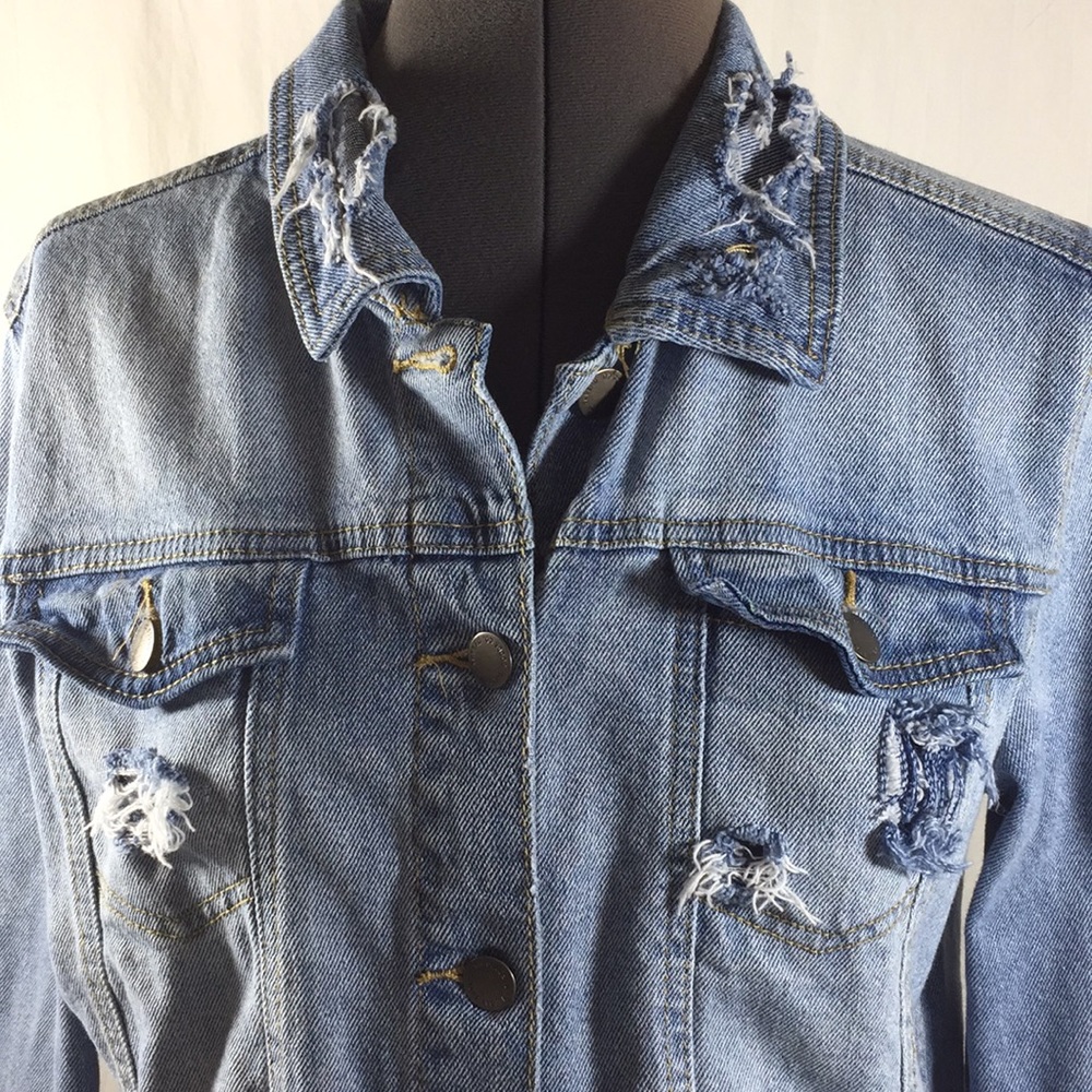 Universal Thread Distressed Jeans Jacket Size L - image 2